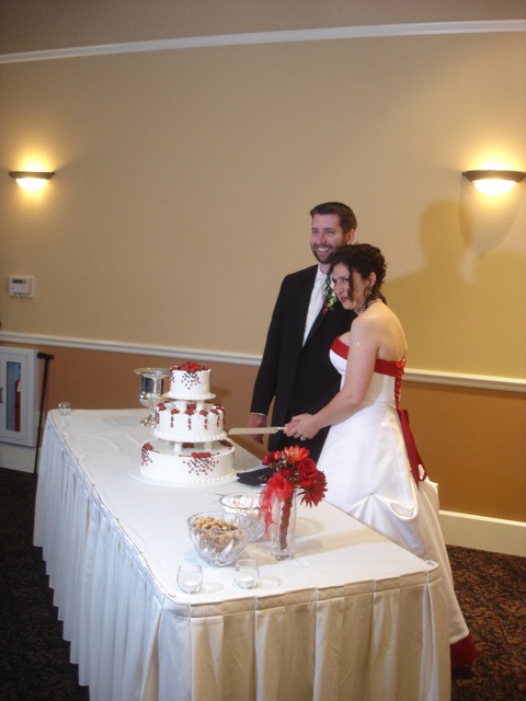 Chris and Andrea cutting the cake